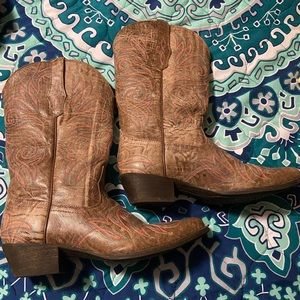 Ariat size 8B boots
